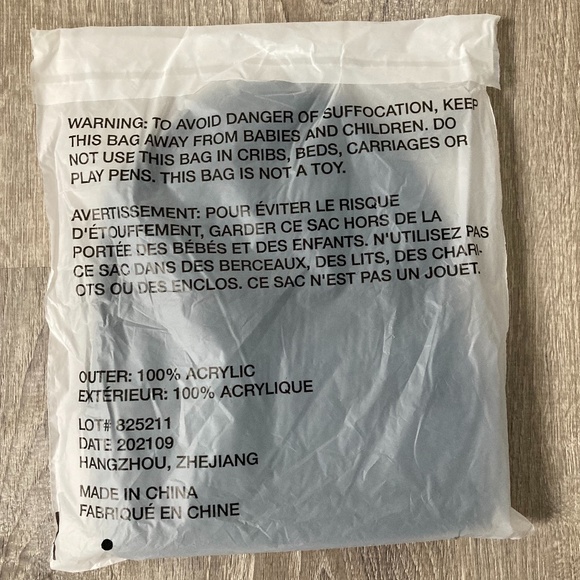 Justin Bieber x Tim Hortons Tuque Beanie Winter Hat - Picture 4 of 4